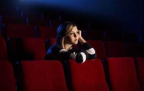 少妇的服务德华影院,少妇角色演绎，情感与欲望的交织